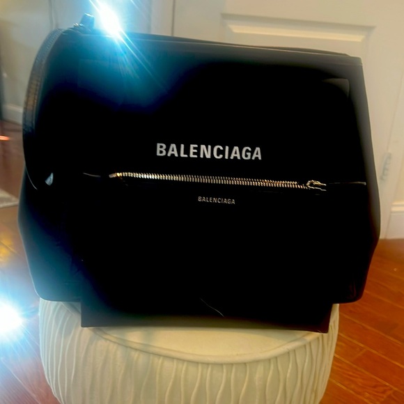 Black and white beautiful bag only used twice - Picture 1 of 2